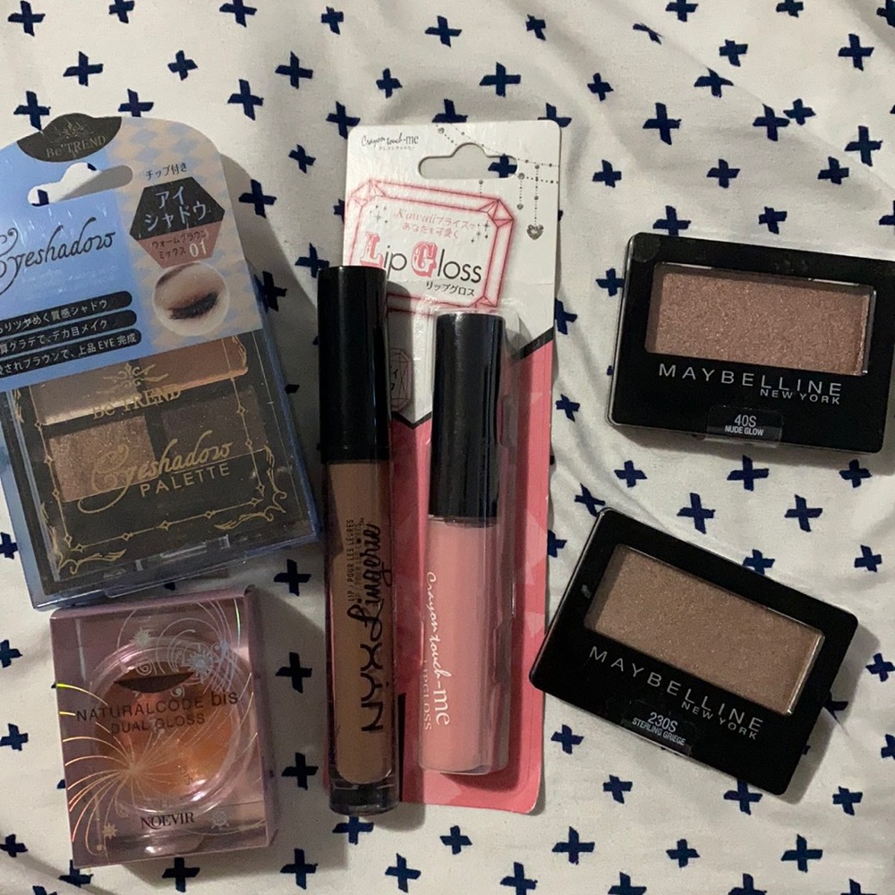 Makeup bundle!!